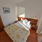 Lovely In With House Sea View דירה *