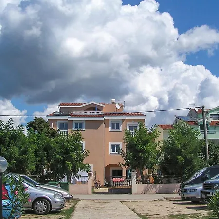 Apartmán Stunning In With House Sea View