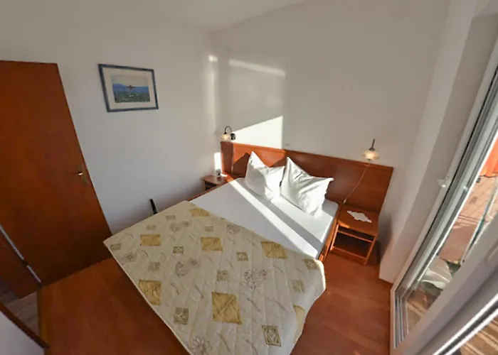 Lovely In With House Sea View Apartman *