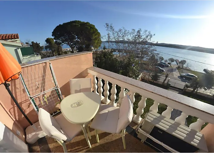 Lovely In With House Sea View 아파트