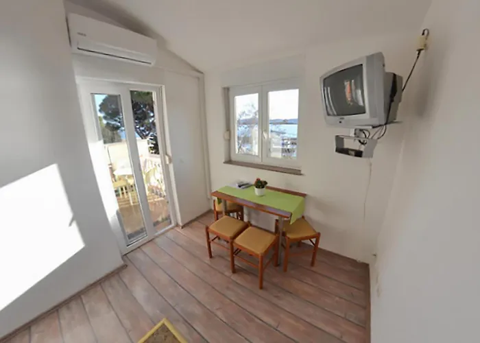 Lovely In With House Sea View 아파트 투라니
